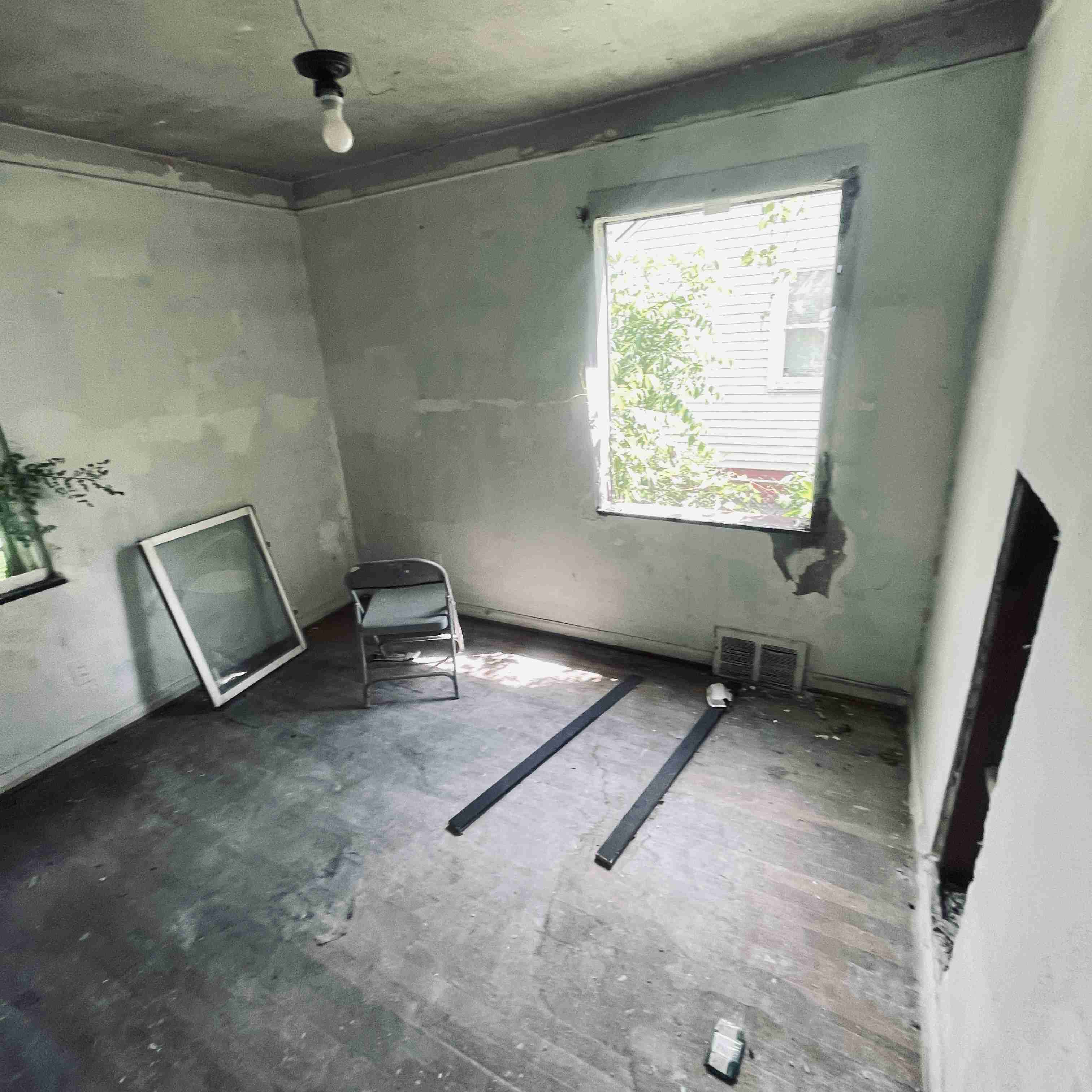 19220 Albany St (35).jpg